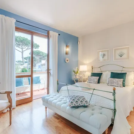 Villa Regina Villa, By The In Marina di Pietrasanta