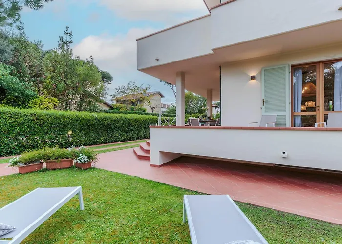 Regina Villa, By The In Marina di Pietrasanta